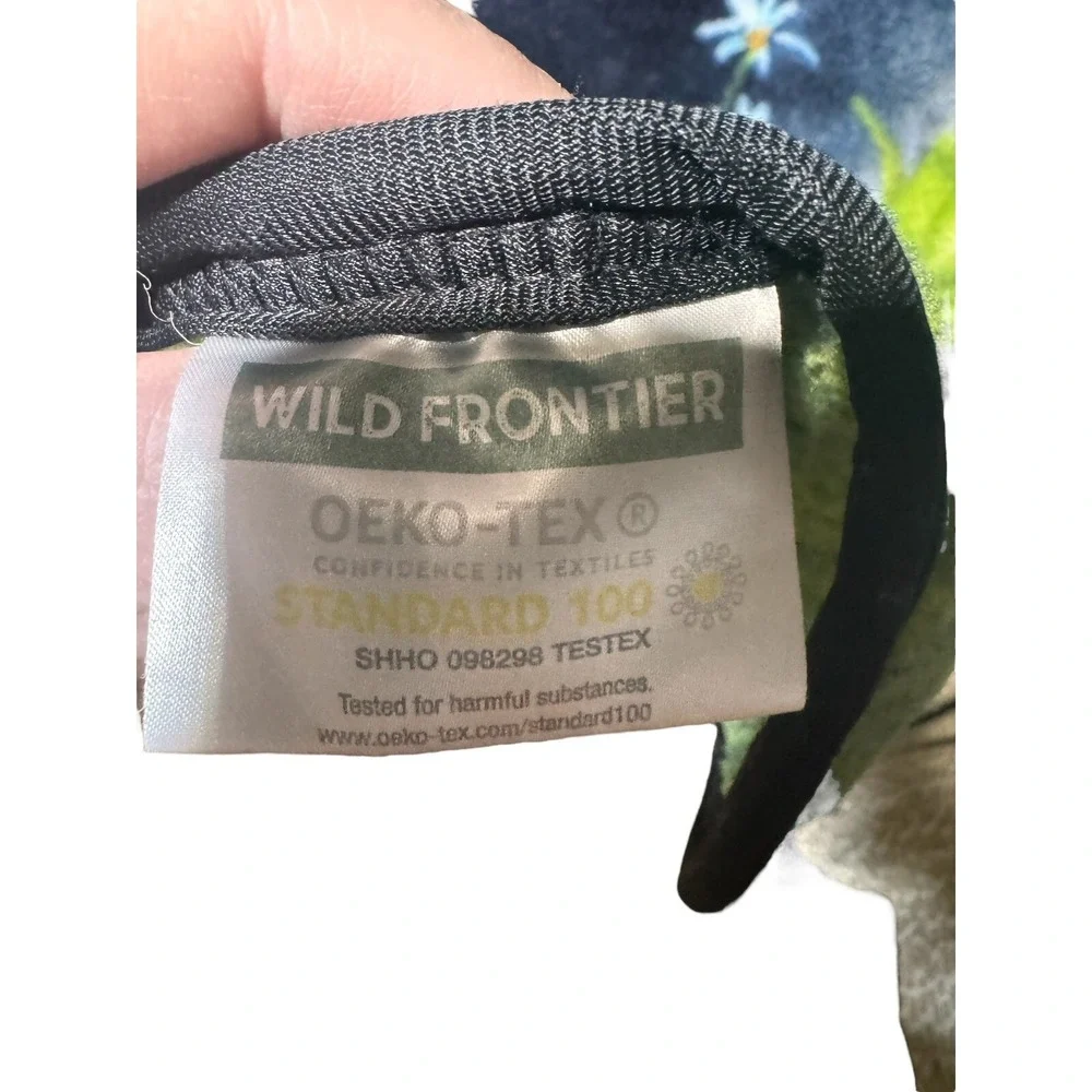Wild Frontier snuggle up